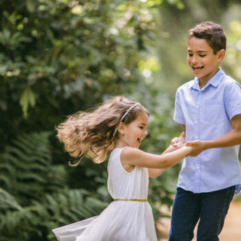 samen met je broer dansen tijdens een fotoshoot is het leukste wat er is