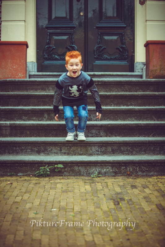 broer en zus ridder en prinses fotoreportage bij oud kasteel