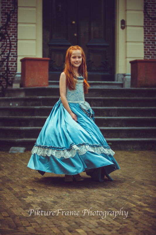 prinses fotoreportage bij oud kasteel inclusief echte prinsessenjurk