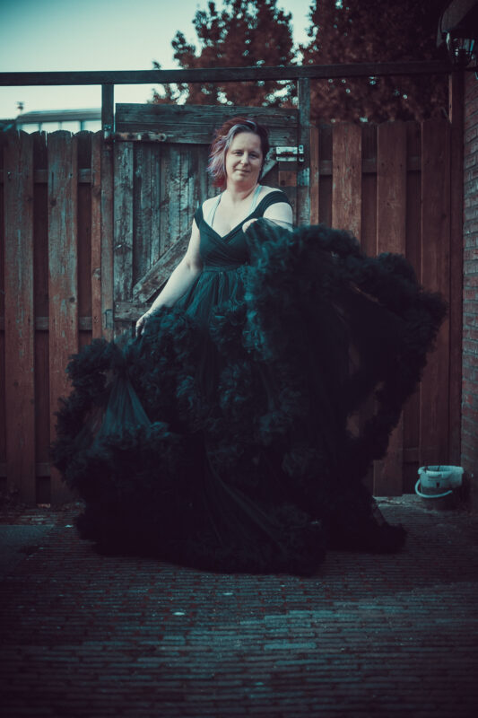 luxe pompeuze zwarte jurk voor fotoshoot