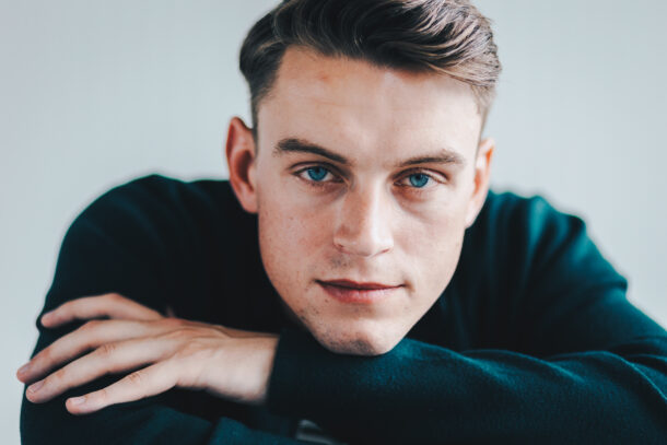 linked-inn portret van een jongeman