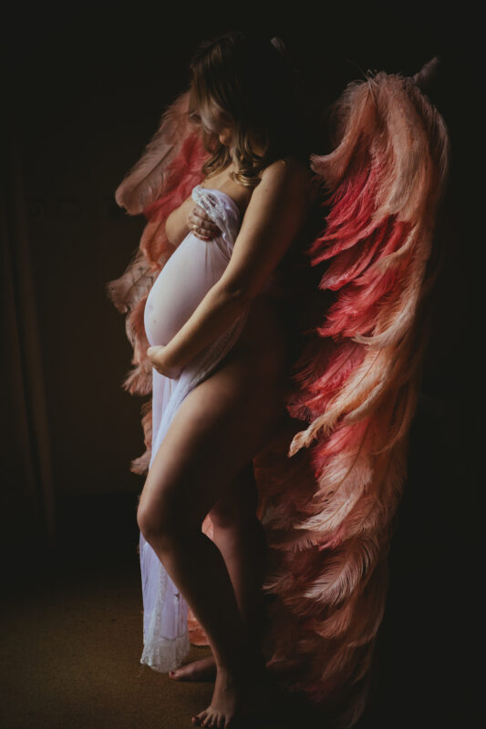 zwangerschapsreportage met victoria secret like engelenvleugels